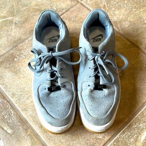 WMNS NIKE AIR FORCE 1 SAGE LOW Gray, Suede, Great Condition, Size 9